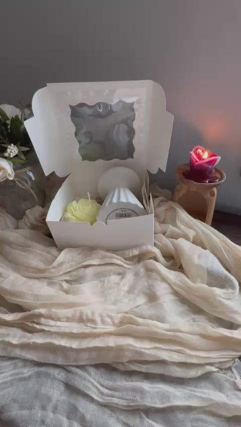 Vela de flor esculpida (peonía/rosa amarilla) – Grace & Glow | Coco-soja de combustión limpia